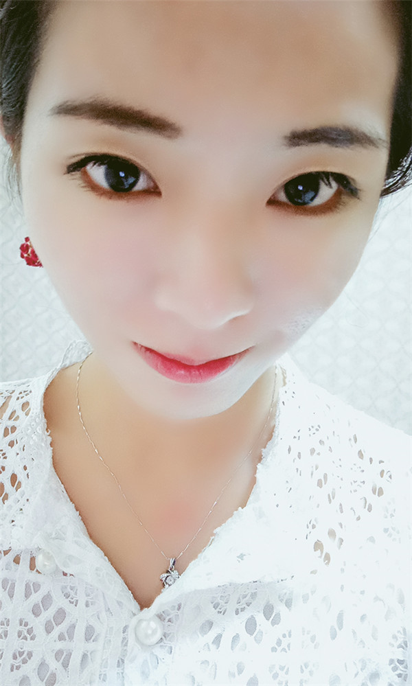 哇塞!没想到自体脂肪填充脸部的果这么神奇,做了之后朋友们都说我回到高中的时候,哈哈哈好开心呀,给你们看看我的变美照片嘻嘻~~~~