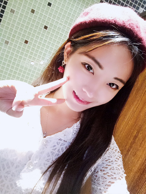 哇塞!没想到自体脂肪填充脸部的果这么神奇,做了之后朋友们都说我回到高中的时候,哈哈哈好开心呀,给你们看看我的变美照片嘻嘻~~~~