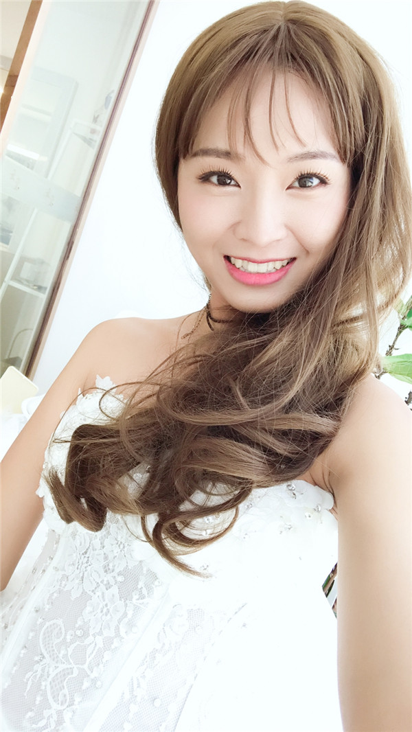哇塞!没想到自体脂肪填充脸部的果这么神奇,做了之后朋友们都说我回到高中的时候,哈哈哈好开心呀,给你们看看我的变美照片嘻嘻~~~~