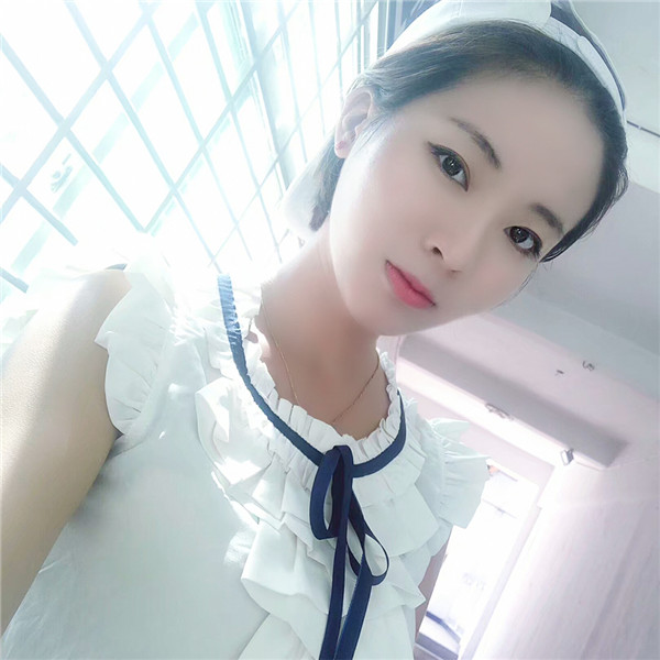 哇塞!没想到自体脂肪填充脸部的果这么神奇,做了之后朋友们都说我回到高中的时候,哈哈哈好开心呀,给你们看看我的变美照片嘻嘻~~~~