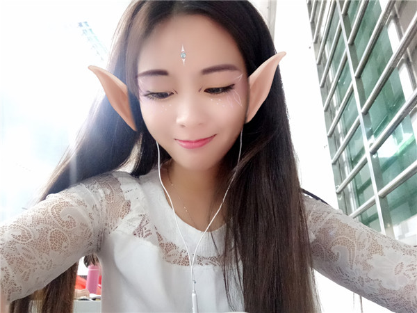 哇塞!没想到自体脂肪填充脸部的果这么神奇,做了之后朋友们都说我回到高中的时候,哈哈哈好开心呀,给你们看看我的变美照片嘻嘻~~~~