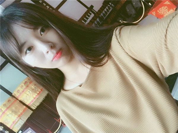 哇塞!没想到自体脂肪填充脸部的果这么神奇,做了之后朋友们都说我回到高中的时候,哈哈哈好开心呀,给你们看看我的变美照片嘻嘻~~~~