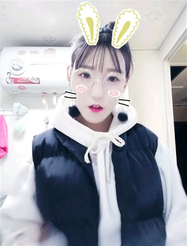 小仙女们,不要做丑女人,要做自己的女神!!双眼皮加苹果肌,一加一等于的果是三哦!速度来围观我的变美案例啦~~~~
